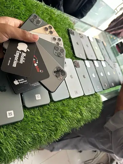 Iphone 11 pro fresh import 50 pieces quantity available Full sims time