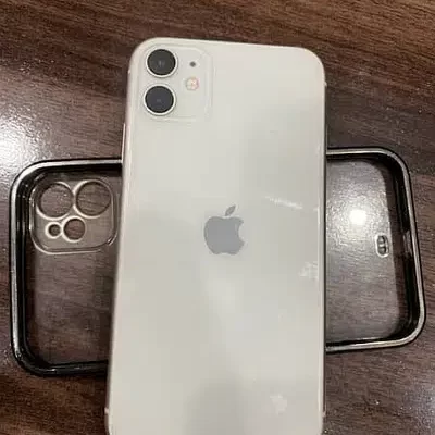 IPHONE 11 128 GB WITH BOX AND CHARGER