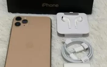 iphone 11 pro max 256 GB with full box my WhatsApp number 03346001091