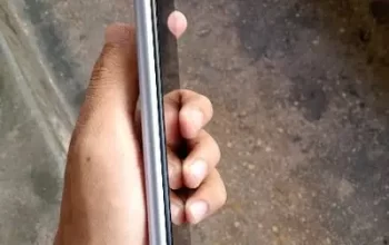 one plus 7t pro McLaren 12gb 256 gb condition 10/10